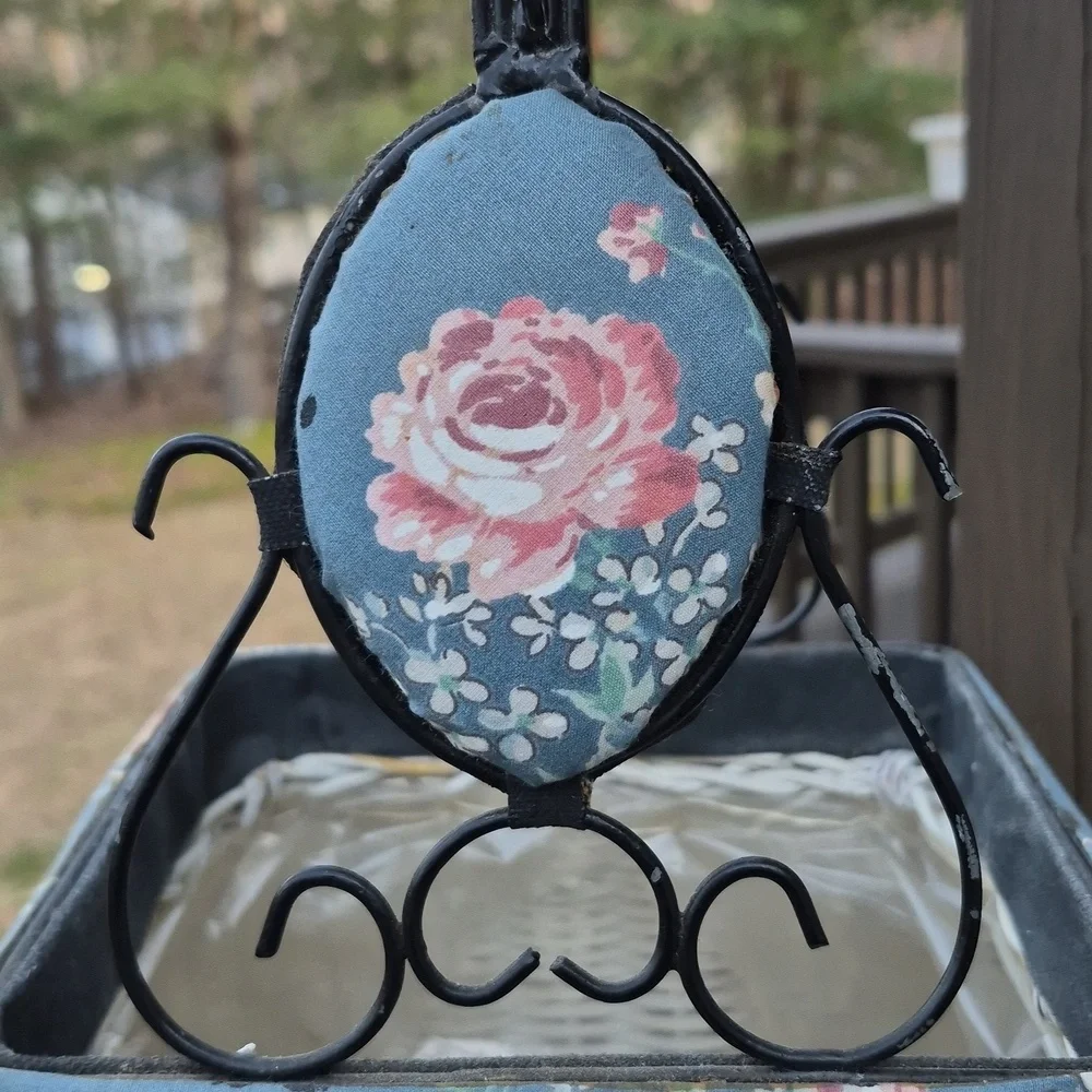 Vintage WhiteWicker Nesting Floral Quilt Metal Handle Basket